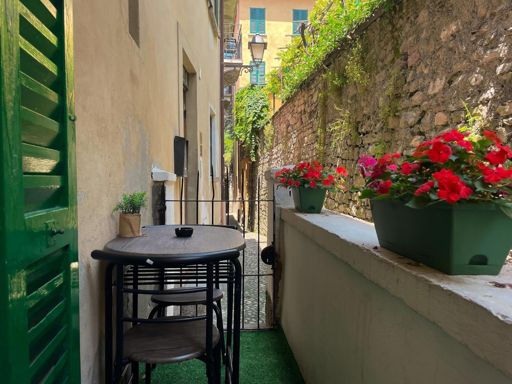 Roncati 7 Center Town Studio Apartments Bellagio Exterior photo